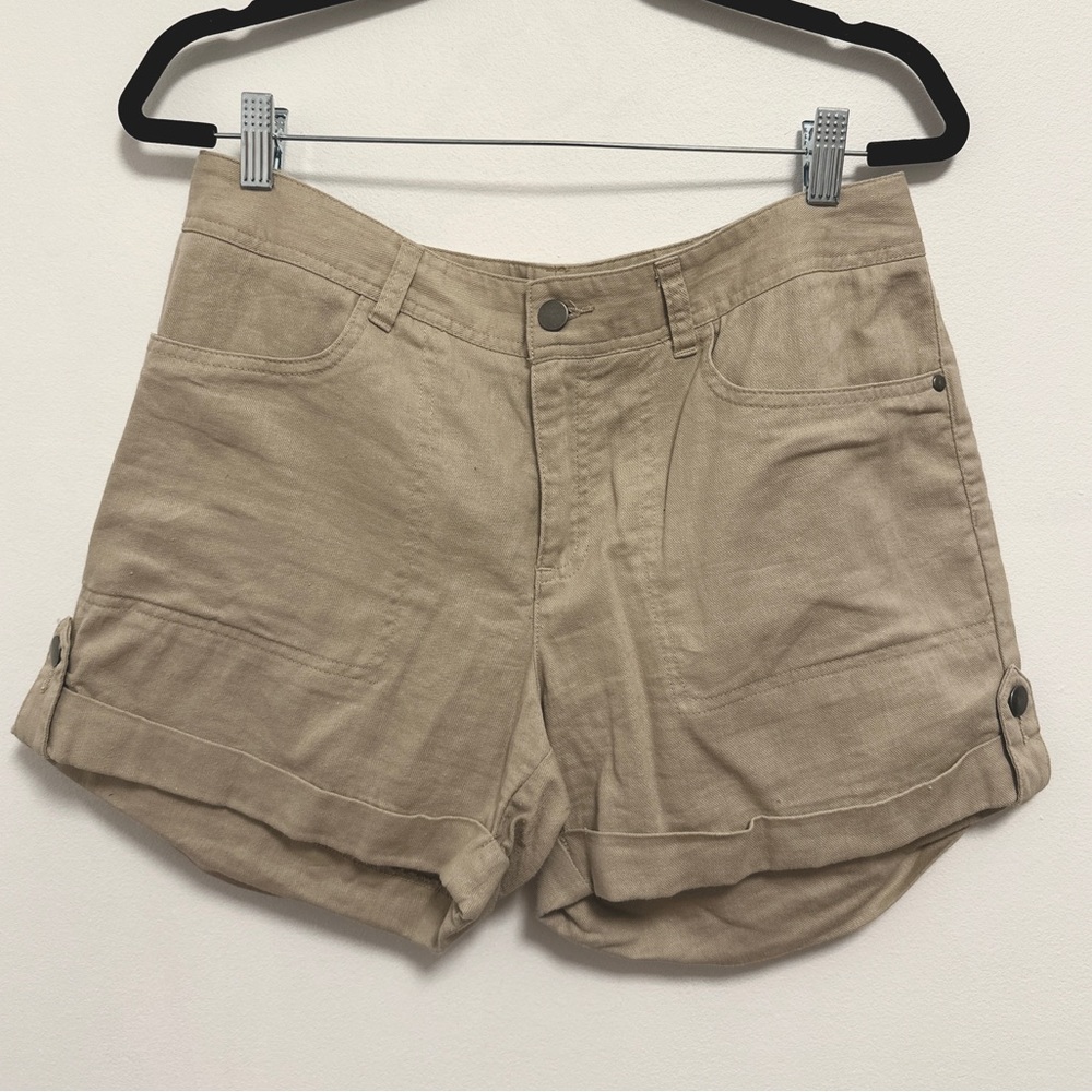 Daisy Fuentes Beige Shorts SIZE 8